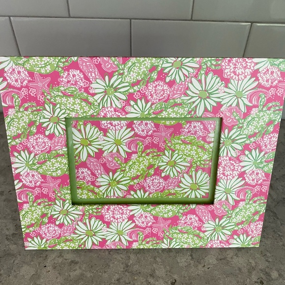 Adorable Lilly Pulitzer Picture Frame